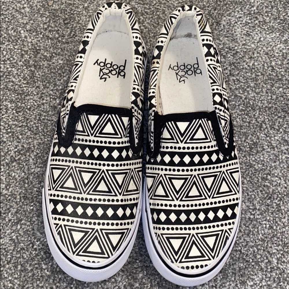 AZTEC PRINT BLACK POPPY SNEAKERS